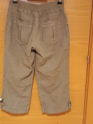 Pantalón capri verde grisáceo de lino