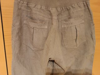 Pantalón capri verde grisáceo de lino