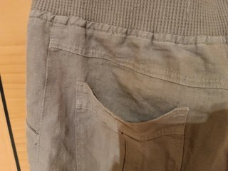 Pantalón capri verde grisáceo de lino