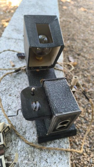 Proyector antiguo NICE con películas