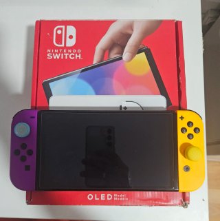 Nintendo Switch OLED Morado y Amarillo