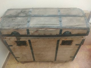Baúl antiguo +100 años madera y metal