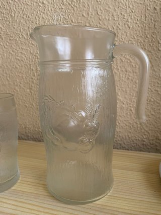 Jarra y vasos de cristal