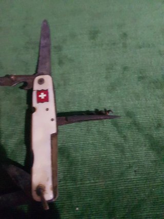 Navaja multiusos estilo suizo