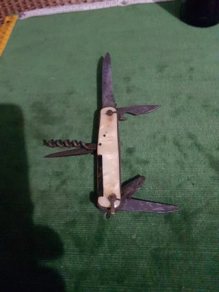 Navaja multiusos estilo suizo