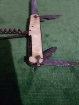 Navaja multiusos estilo suizo