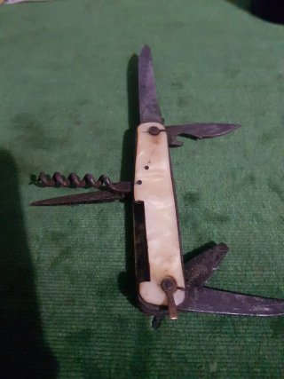 Navaja multiusos estilo suizo