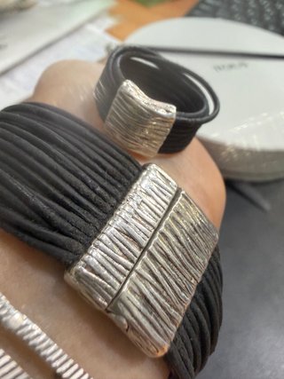 Pulsera y Anillo Tous Cuero Negro y Plata