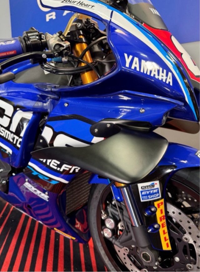 Alerones Yamaha R1 2020-2026 en fibra de Carbono