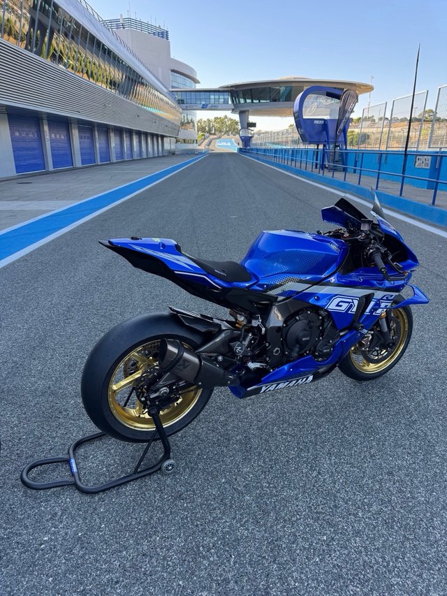 Alerones Yamaha R1 2020-2026 en fibra de Carbono