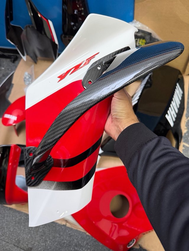 Alerones Yamaha R1 2020-2026 en fibra de Carbono