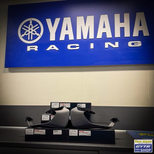 Alerones Yamaha R1 2020-2026 en fibra de Carbono