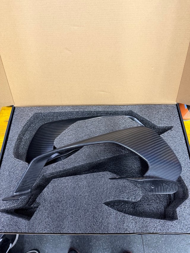 Alerones Yamaha R1 2020-2026 en fibra de Carbono