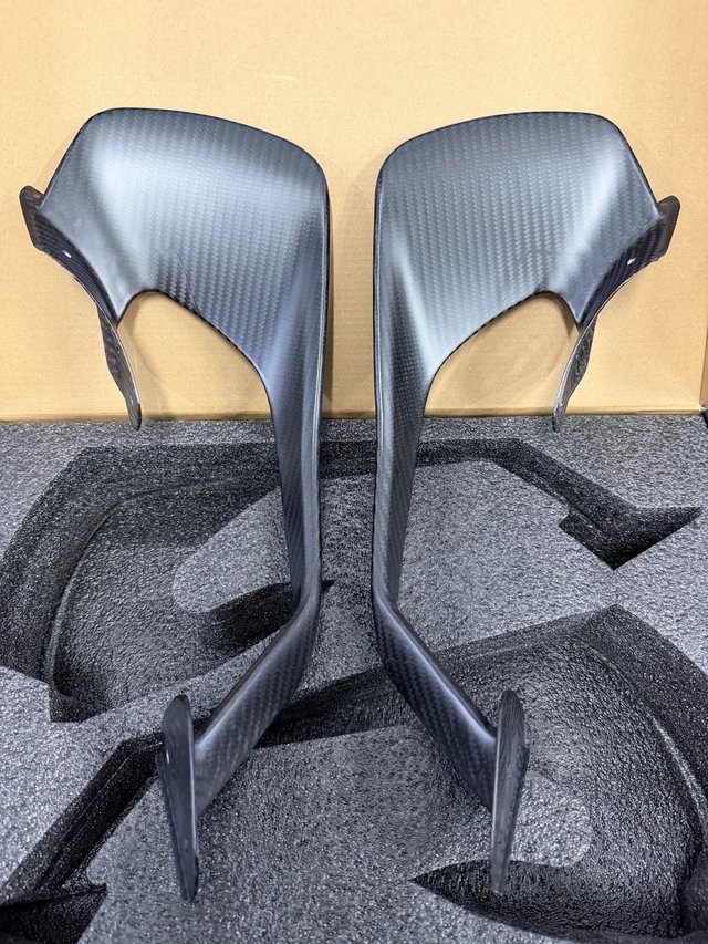Alerones Yamaha R1 2020-2026 en fibra de Carbono
