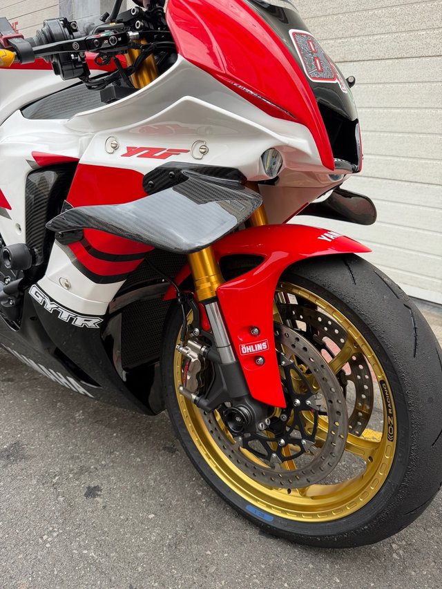 Alerones Yamaha R1 2020-2026 en fibra de Carbono