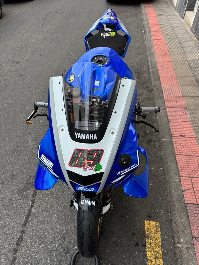 Alerones Yamaha R1 2020-2026 en fibra de Carbono