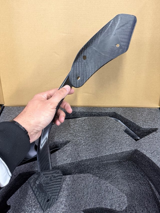 Alerones Yamaha R1 2020-2026 en fibra de Carbono