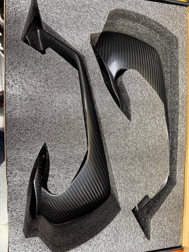 Alerones Yamaha R1 2020-2026 en fibra de Carbono
