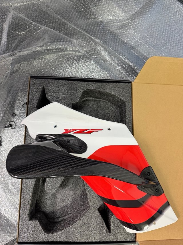 Alerones Yamaha R1 2020-2026 en fibra de Carbono