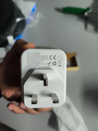 Adaptador de corriente blanco