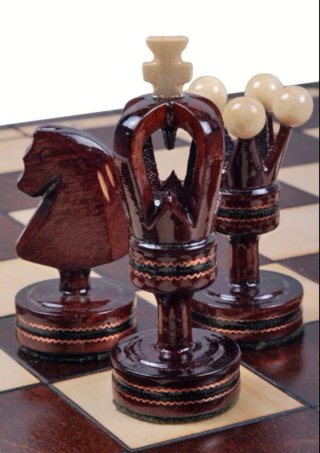 Ajedrez de madera Royal. Nuevo.