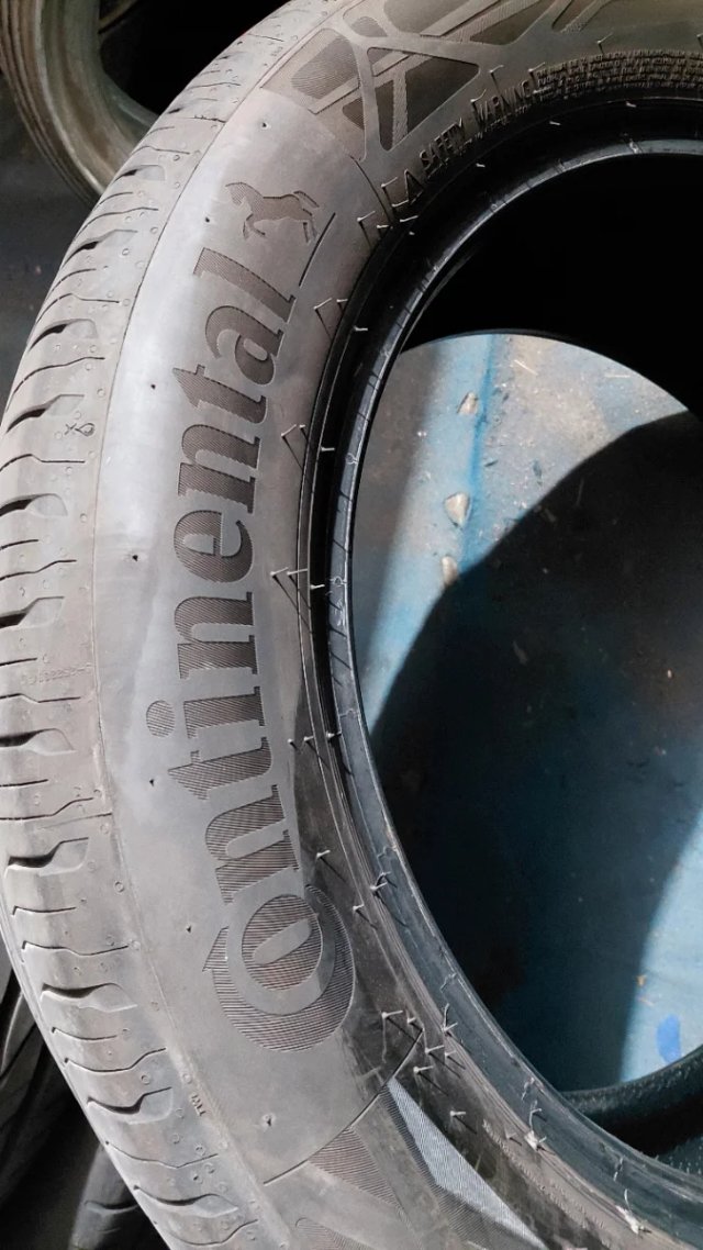 Neumático 235/55/18