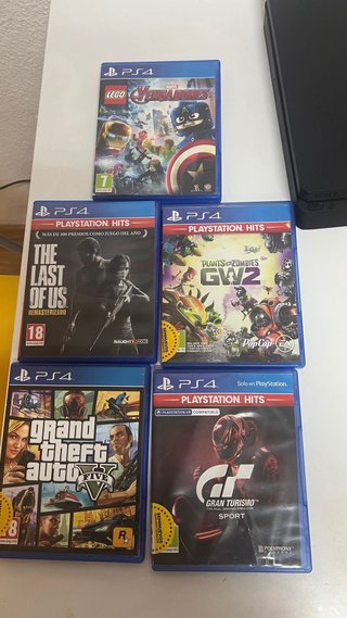 PS4 1TB Negra con un mando + 5 Juegos