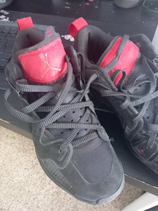 Jordan Zapatillas Negras y Rojas