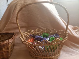Cestas de mimbre antiguas pequeñas
