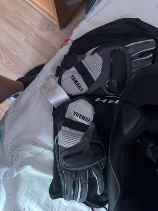 Casco Moto LS2 Stream II Talla XL y Guantes Yamaha