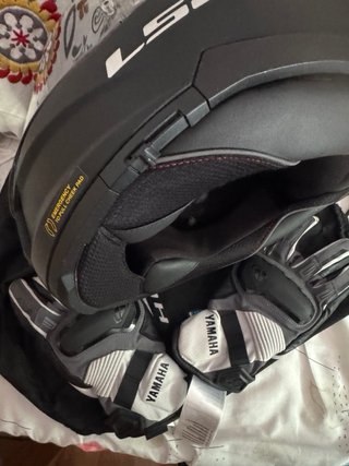 Casco Moto LS2 Stream II Talla XL y Guantes Yamaha