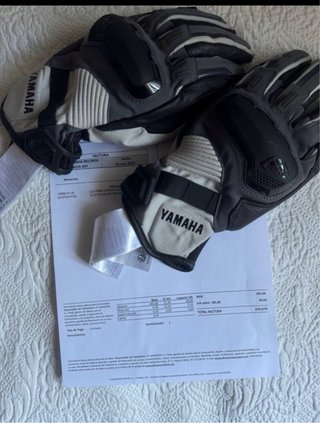 Casco Moto LS2 Stream II Talla XL y Guantes Yamaha