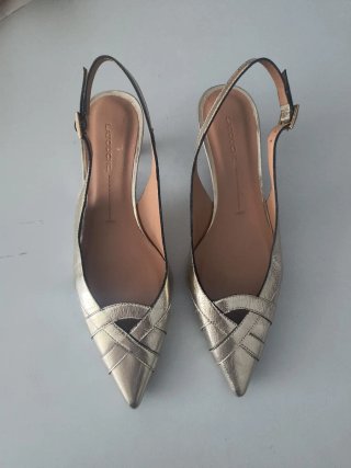 Zapatos dorados LATOUCHE
