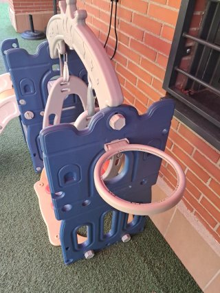 Columpio infantil con tobogán