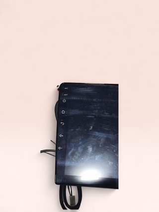 Pantalla para coche con cables