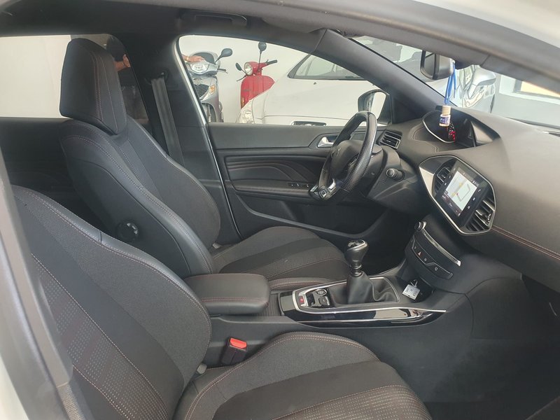 Peugeot 308 2021, foto 9