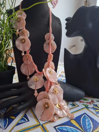 Collana lunga donna rosa con dettagli oro