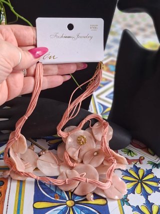 Collana lunga donna rosa con dettagli oro