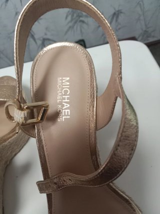 Sandalias Michael Kors Doradas