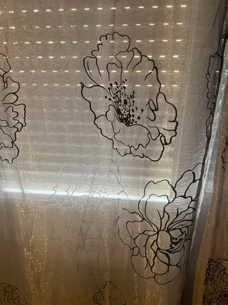 Cortinas transparentes con estampado floral