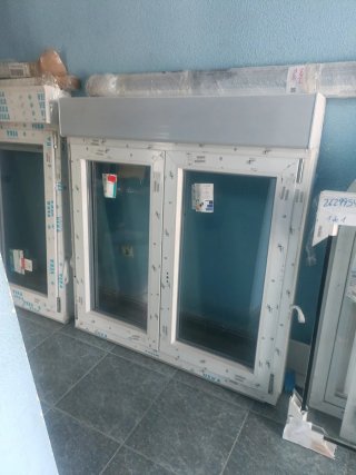 Ventana PVC 1.25x1.35 con Persianas Aluminio