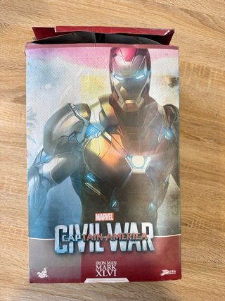 Iron Man Hot Toys Power Pose