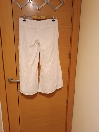 Pantalón blanco tres cuartos ancho