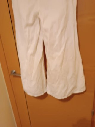 Pantalón blanco tres cuartos ancho