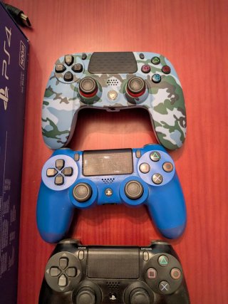PS4 Negra 500GB + 3 Mandos