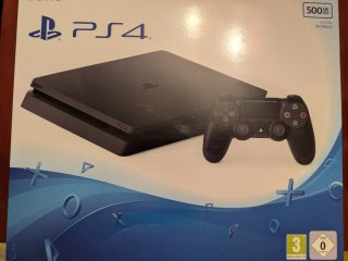 PS4 Negra 500GB + 3 Mandos