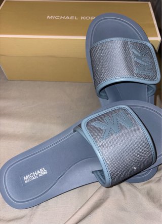 Chanclas Michael Kors Azules y Plateadas