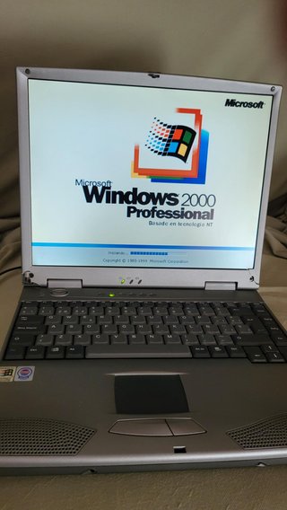 Portátil Vintage Mitac 6120 (W2000) + Cargador