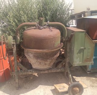 Hormigonera grande 220V