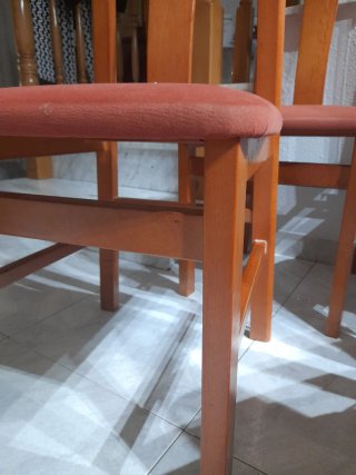 Juego de 4 sillas de madera y tela